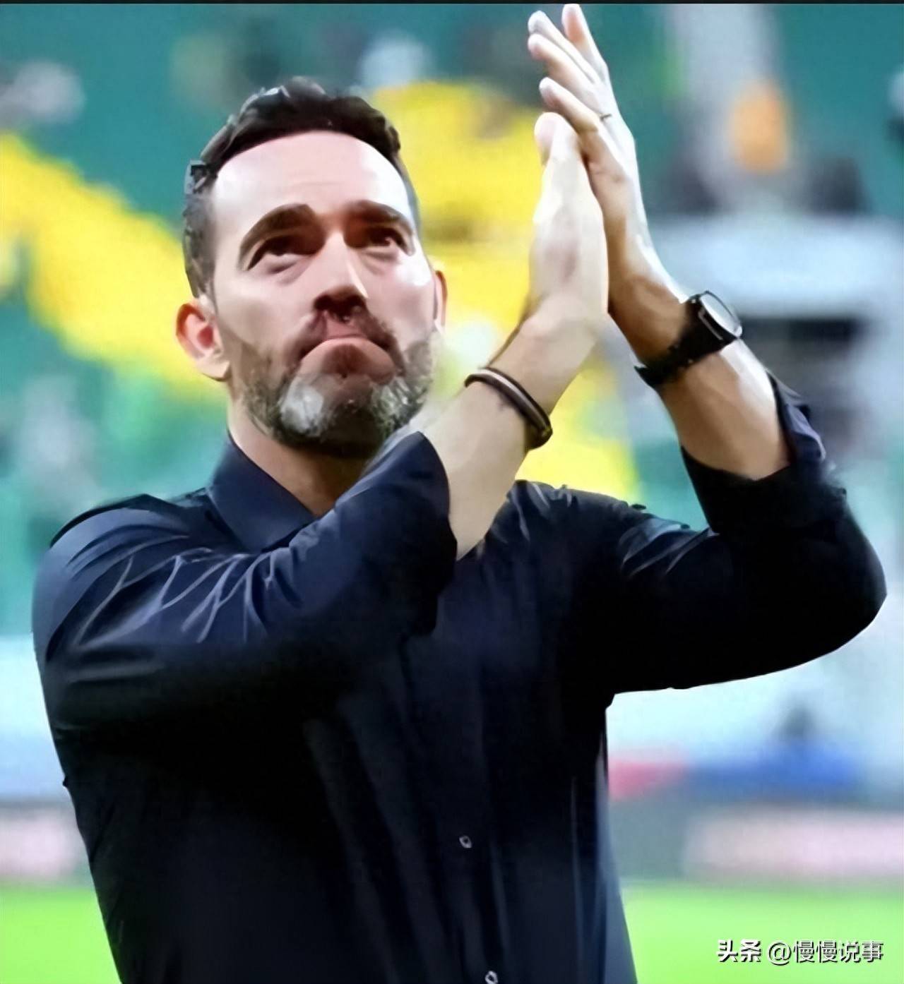 新教练指挥备受赞誉,球队备战拭目以待 新教练指挥备受赞誉,球队备战拭目以待