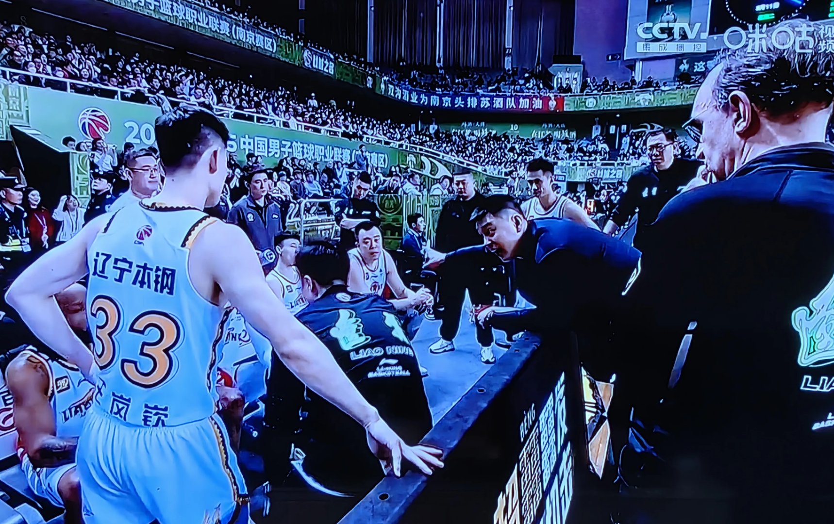 球队内部训练曝光，CBA联赛前途莫测的简单介绍