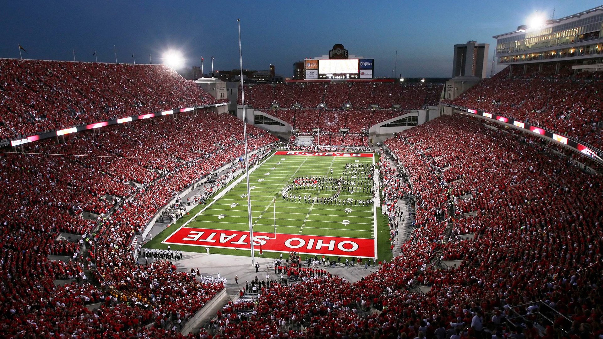 雷火电竞-史诗级交叉时刻，当勇士的勇士之心碾过骑士铁骑，霍勒迪在欧冠之夜化身孤胆枪手